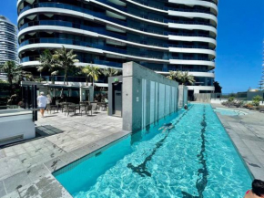 Oracle (2) 2101, Surfers Paradise